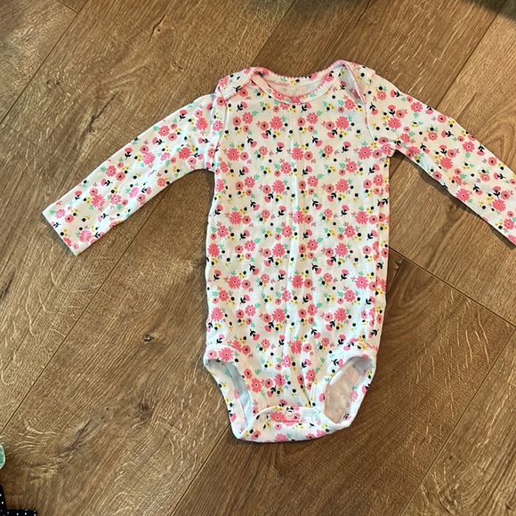 5 like new bodysuits! 🙃 - Picture 6 of 6